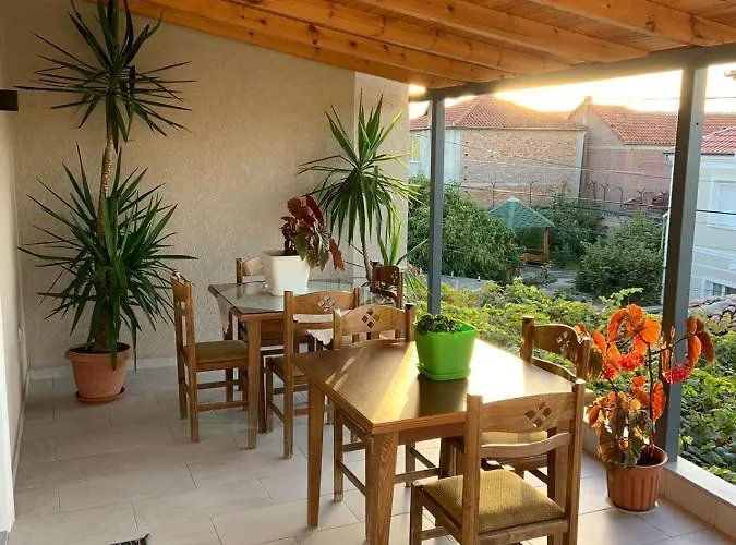 Pensión Qyteza 3*